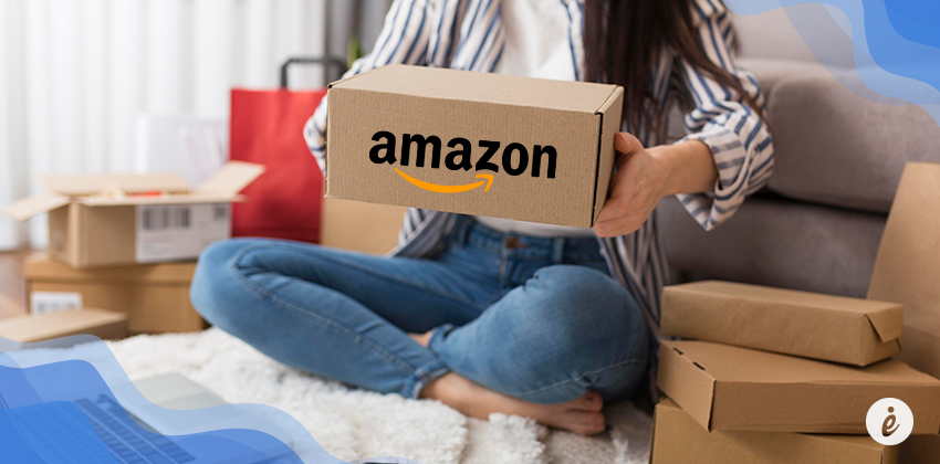 mujer con cajas de amazon y computador Amazon Prime day